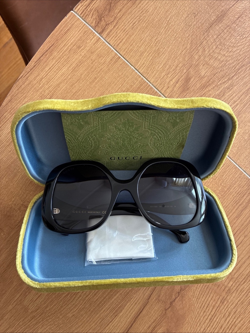 Gucci Black Oversized Women's Sunglasses